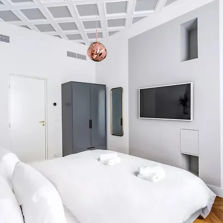 With Eiffel Tower View And Sauna *